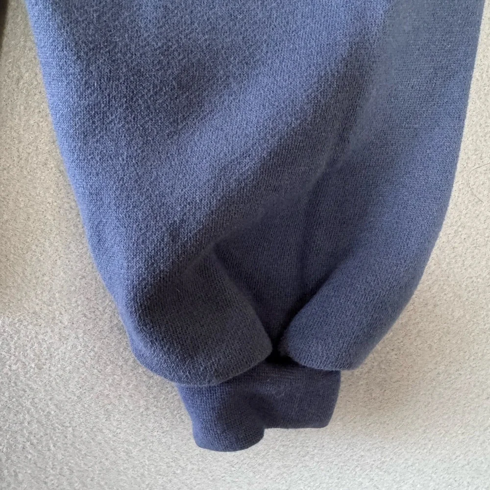 Champion Navy Embossed Logo Sweatshirt NWT Men’s Medium Classic Crewneck - Picture 6 of 13